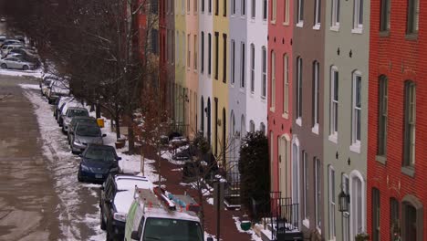 hileras de casas bordean las calles de baltimore, maryland 1