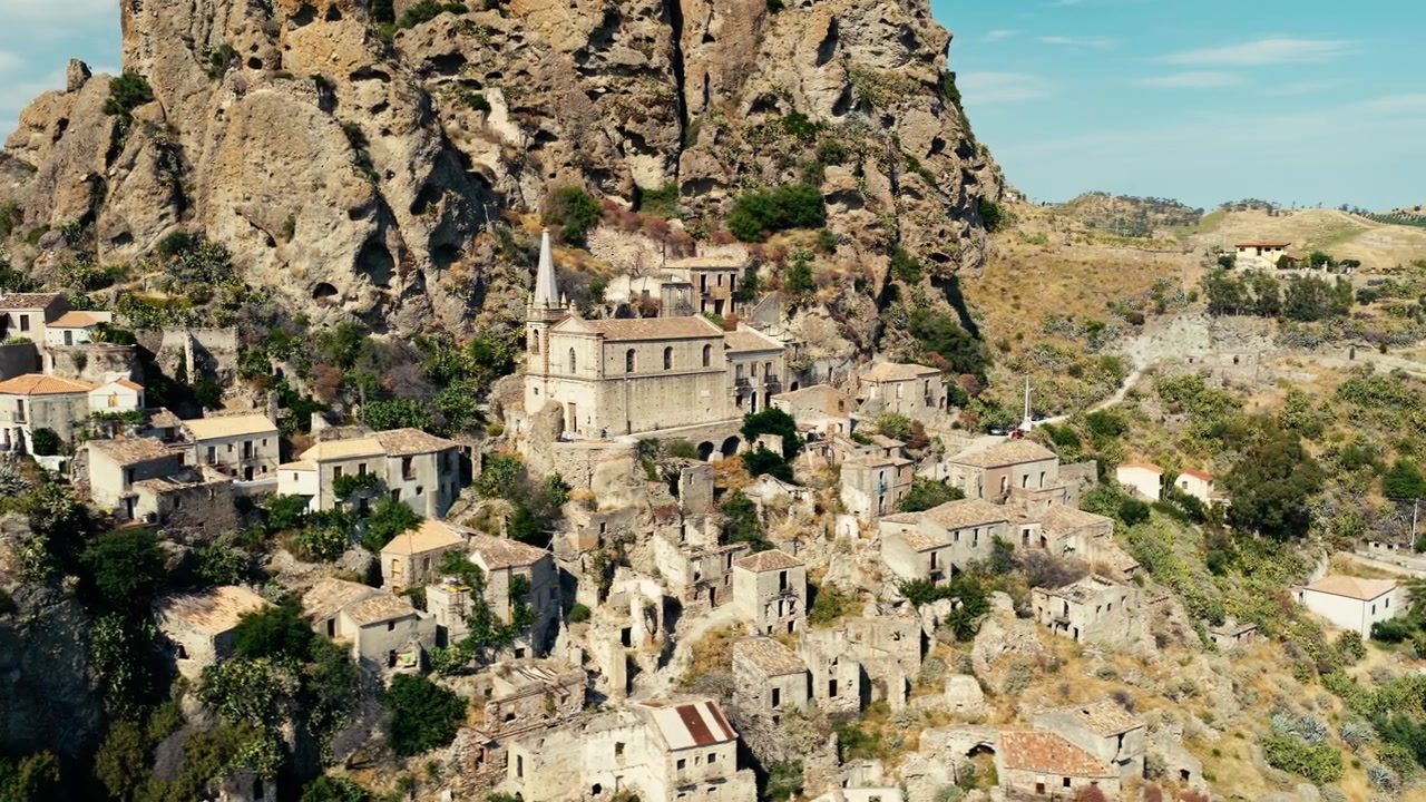 Incantevole Borgo Storico di Pentidattilo, Calabria