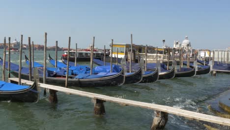 Góndolas-De-Venecia,-Italia