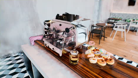 máquina de café espresso en la oficina del desván