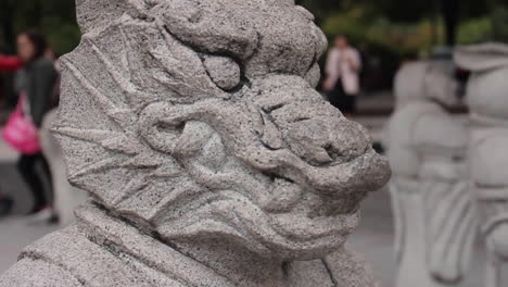 estatua del dragón en el palacio gyeongbokgung corea del sur