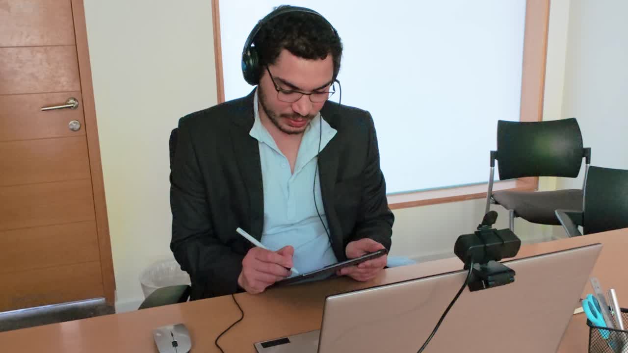 Idea Mapping on Tablet: Virtual Meeting