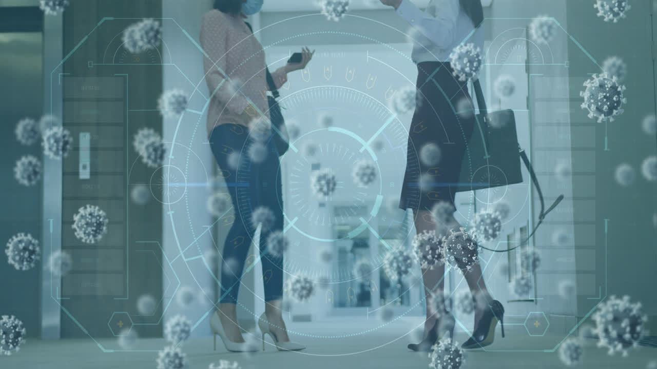 animación de células de covid-19 flotando con colegas saludando en la oficina con máscaras faciales