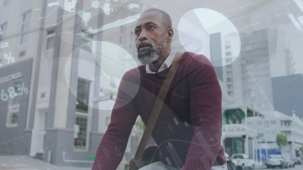 animación de la interfaz infográfica sobre un anciano afroamericano montando una bicicleta en la calle de la ciudad.