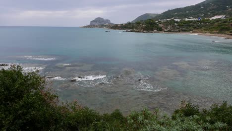 Blick-über-Das-Meer-In-Richtung-Cefalu-Auf-Der-Insel-Sizilien