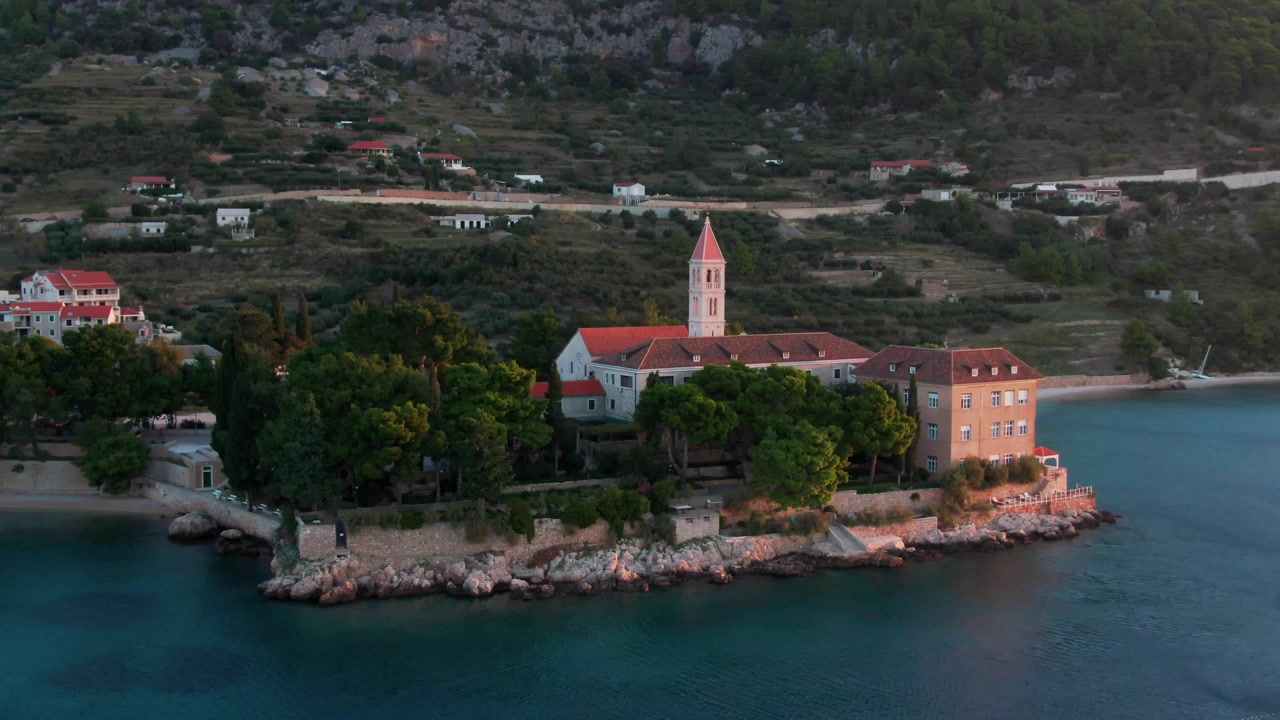 Dominikanerkloster nära Bol på ön Brač i Kroatien