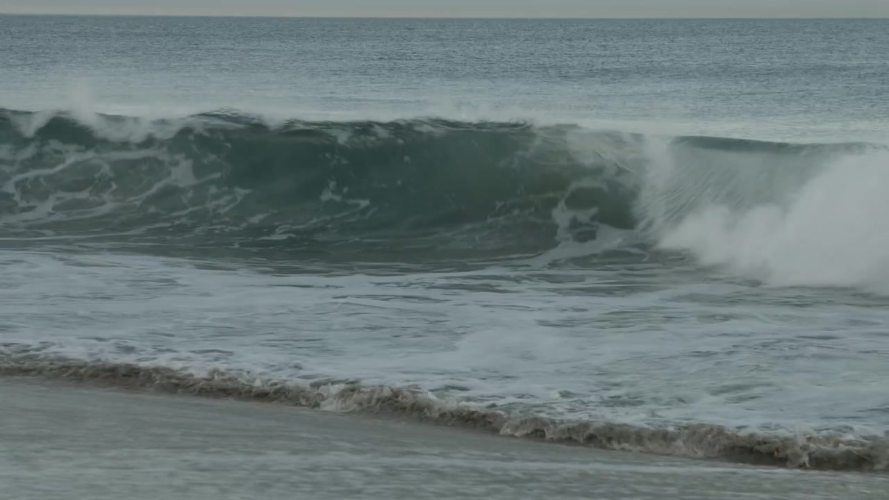 UHD footage of gentle ocean waves along the California coast, creating a peaceful seaside atmosphere. Perfect for relaxation, meditation, mindfulness, wellness, and calm escapes.