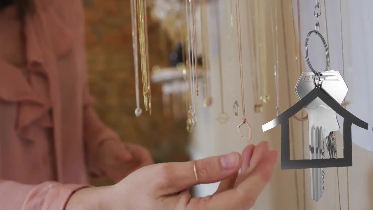 animación de una mujer caucásica tocando joyas sobre la casa y la llave