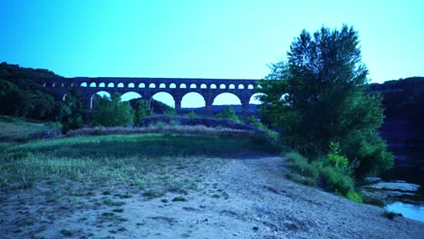 Pont-Du-Gard-En-Francia-Bajo-Un-Cielo-Despejado