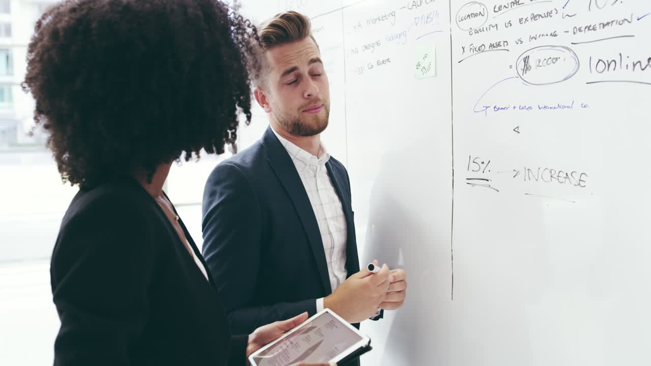 creo que deberíamos empezar con fuerza.