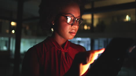 a-young-businesswoman-using-a-digital-tablet