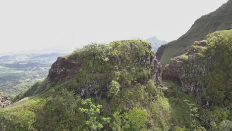 the famous pali notches on oahu