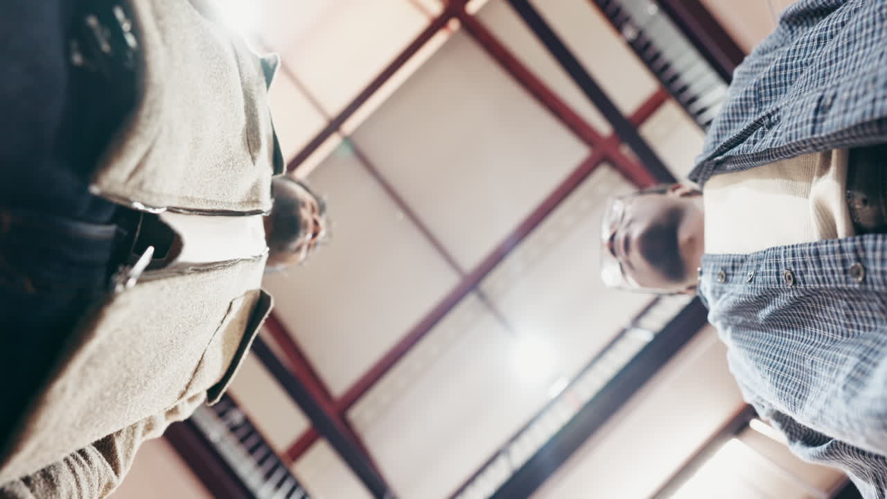 Un saluto di collaborazione e successo