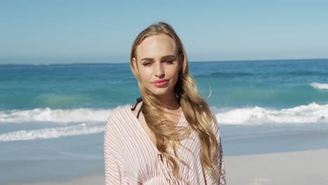 Woman-enjoying-free-time-on-the-beach