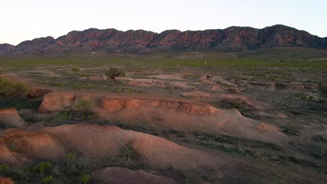 Aerial-ascending-view-over-Elders-Range-peaks,-From-Australian-National-park