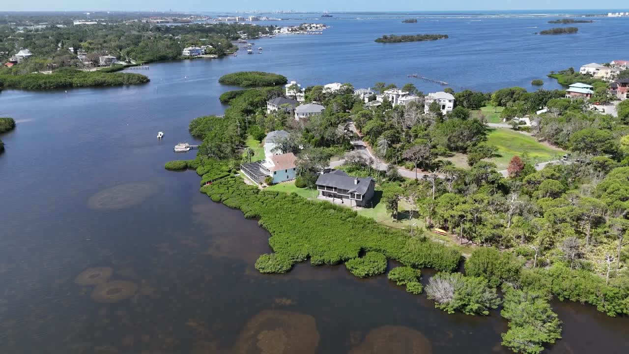 luxury coastal properties on island-like setting just north of Clearwater, in Palm Harbor, Florida