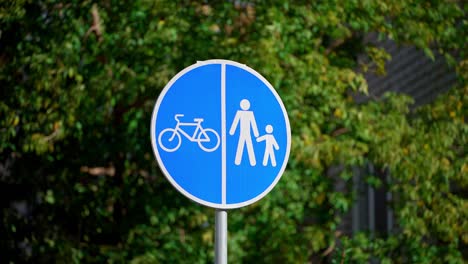 señal de bicicleta. carril para bicicletas. sendero para biciclos. senderos para ciclistas y caminantes.