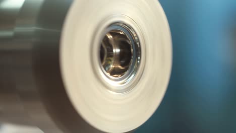 fabricación de piezas metálicas de precisión mediante un torno