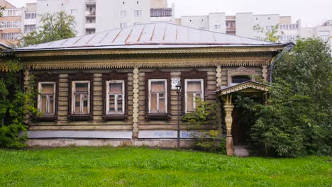vieja casa de madera en rusia