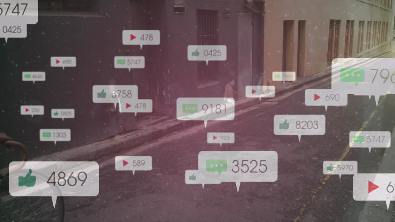 도시 거리에서 자전거를 타고 있는 아프리카계 미국인 여성에 대한 소셜 미디어 알림의 애니메이션