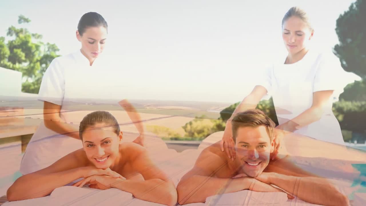 매력적인 커플이 함께 마사지를 받고 있습니다.