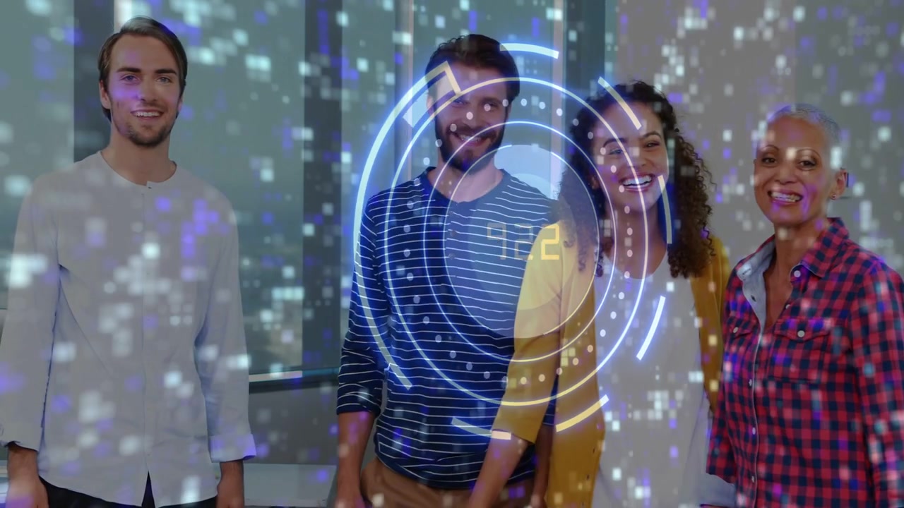 Equipo de negocios reaccionando a una superposición HUD que aparece sobre el grupo, con el orador gesticulando y partículas moviéndose.