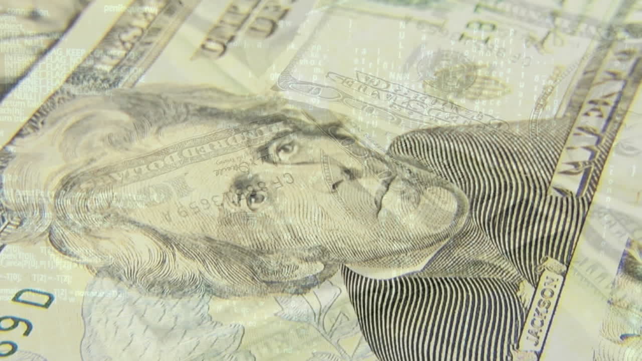 데이터 처리 과정에서 떨어지는 미국 달러 지폐의 애니메이션