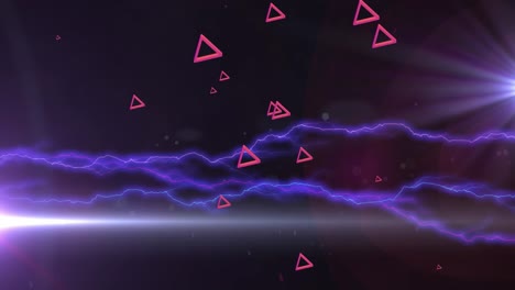 animación de triángulos rosados sobre relámpagos púrpuras