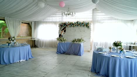 decoración del interior del salón de banquetes de bodas