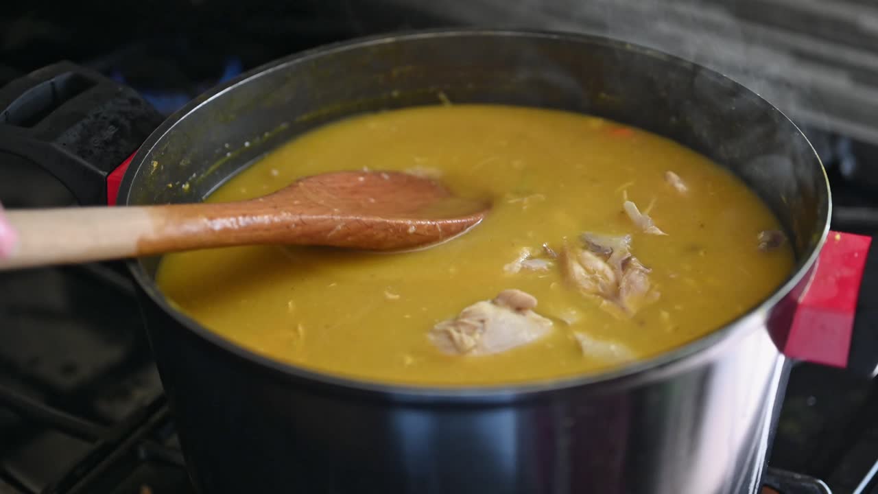 plato tradicional dominicano sancocho primer plano