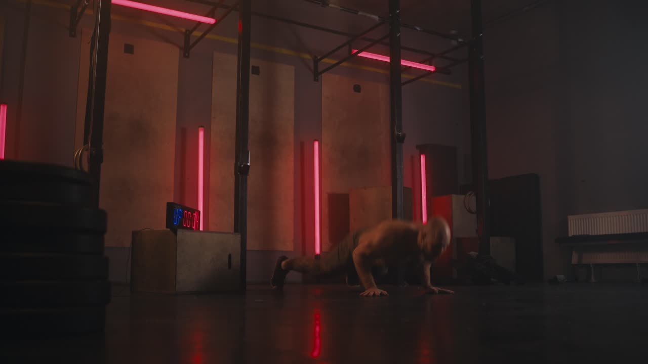 hacer ejercicio en un gimnasio