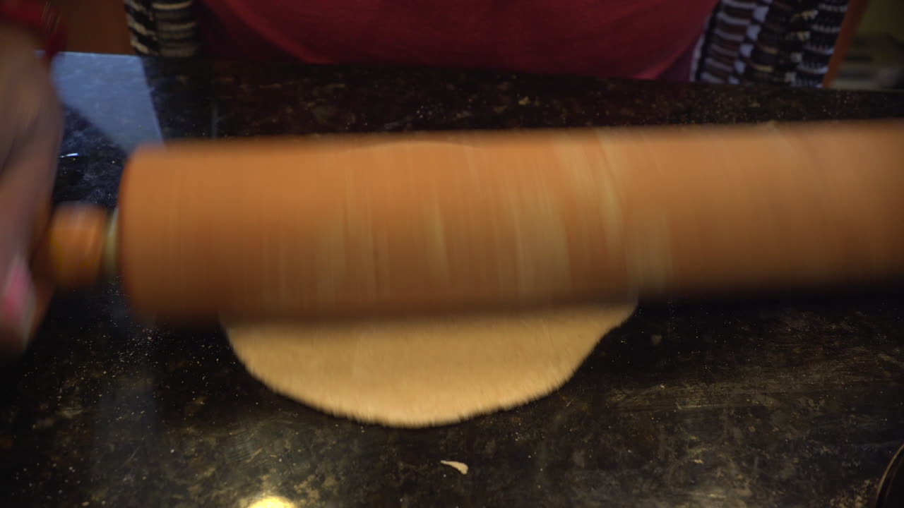 un indio cocina roti desde cero