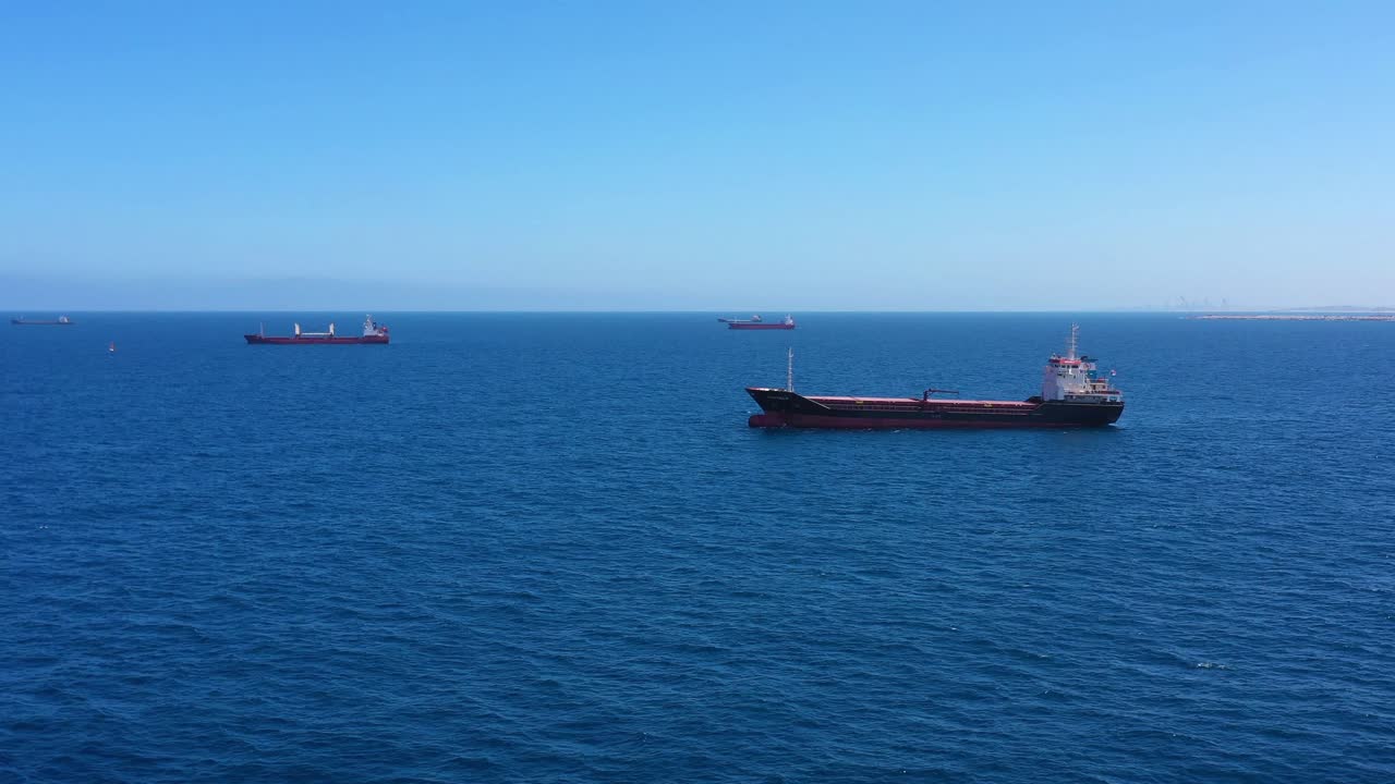 바다에 있는 선박