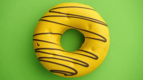 el donut está vidriado de cerca, con un bucle sin costuras.