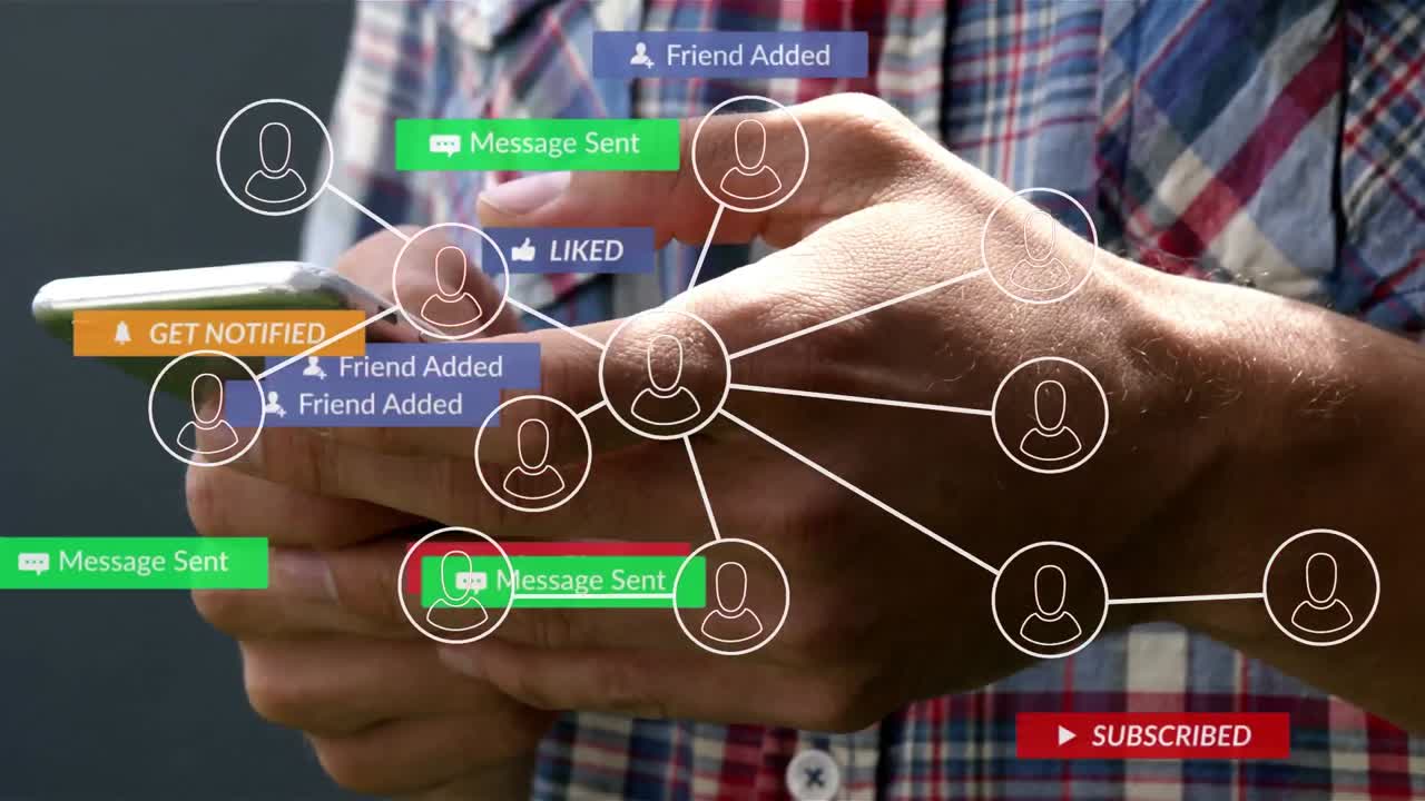 animación de una red de conexiones con iconos sobre una persona caucásica que usa un teléfono inteligente