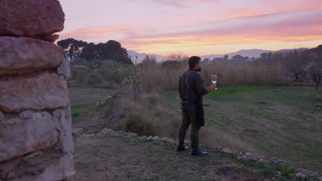 puesto de chef en el campo para una cata de vinos al atardecer