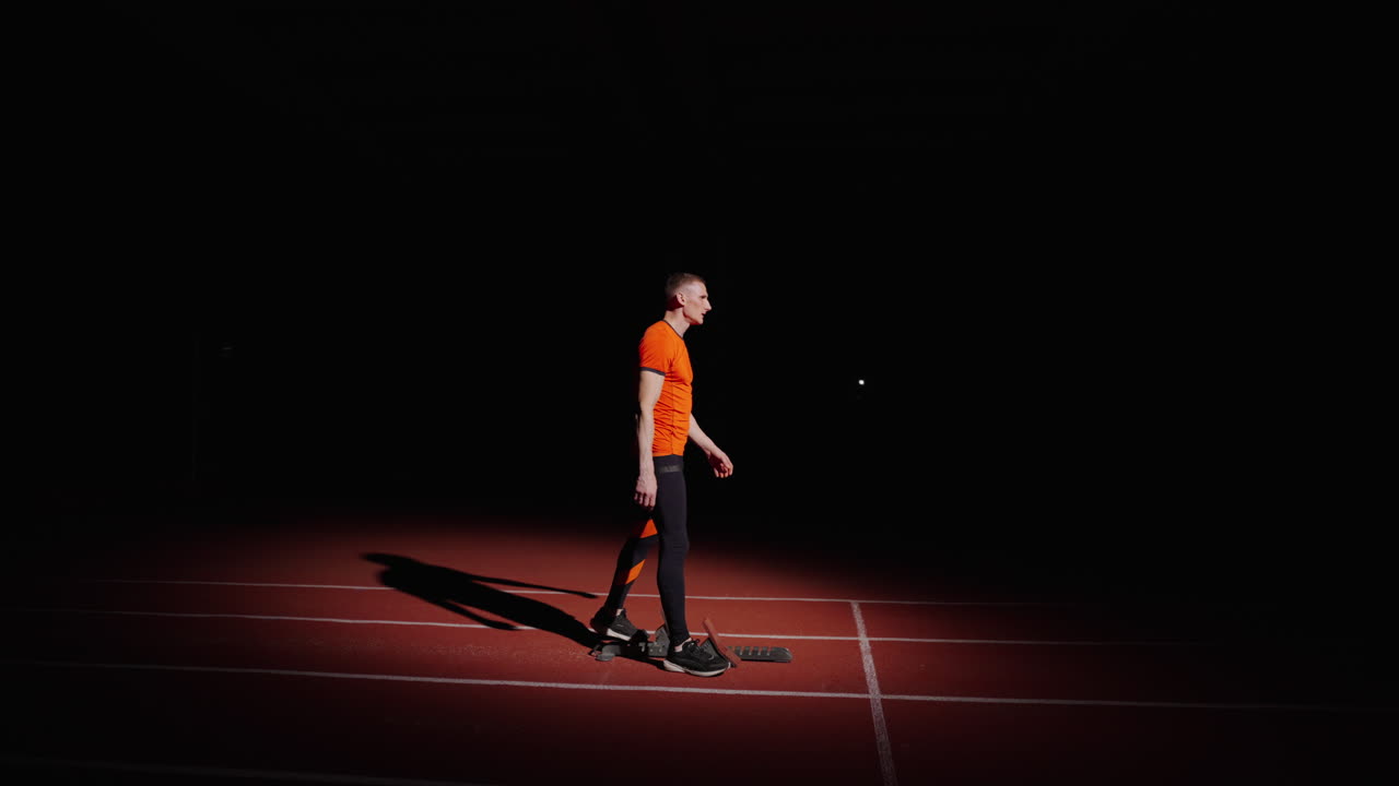 un velocista preparándose para una carrera