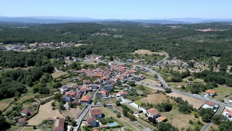 Luftpanorama-Des-Ethnografischen-Festivals-Pereiro-De-Aguiar-Lonoa,-Spanien