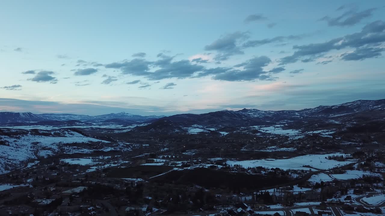 Ripresa con drone della stazione sciistica di Steamboat Springs, Colorado, Montagne Rocciose