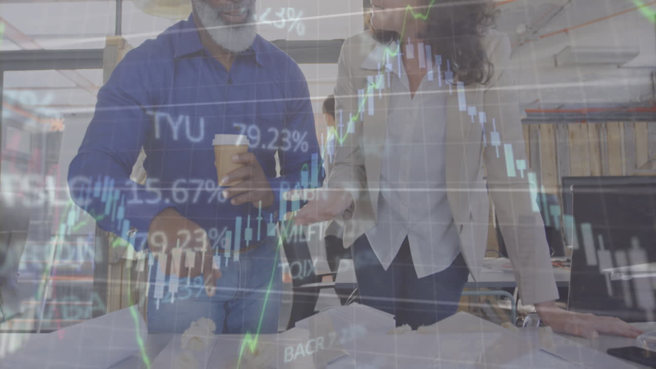 animación del procesamiento de datos financieros sobre personas de negocios en la oficina