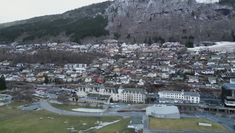 Voss-Norwegen-Drohnenaufnahme-Im-Winter-Auf-Zugefrorenen-See