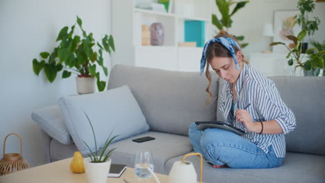 Female-Student-Engaged-in-Online-Learning-from-Home