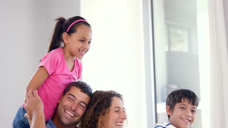 Portrait-of-smiling-family