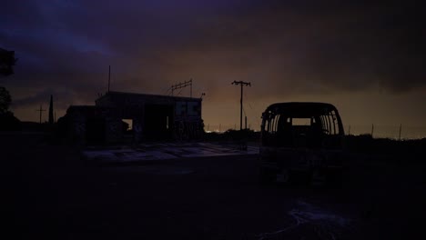 ciudad abandonada en la noche hd