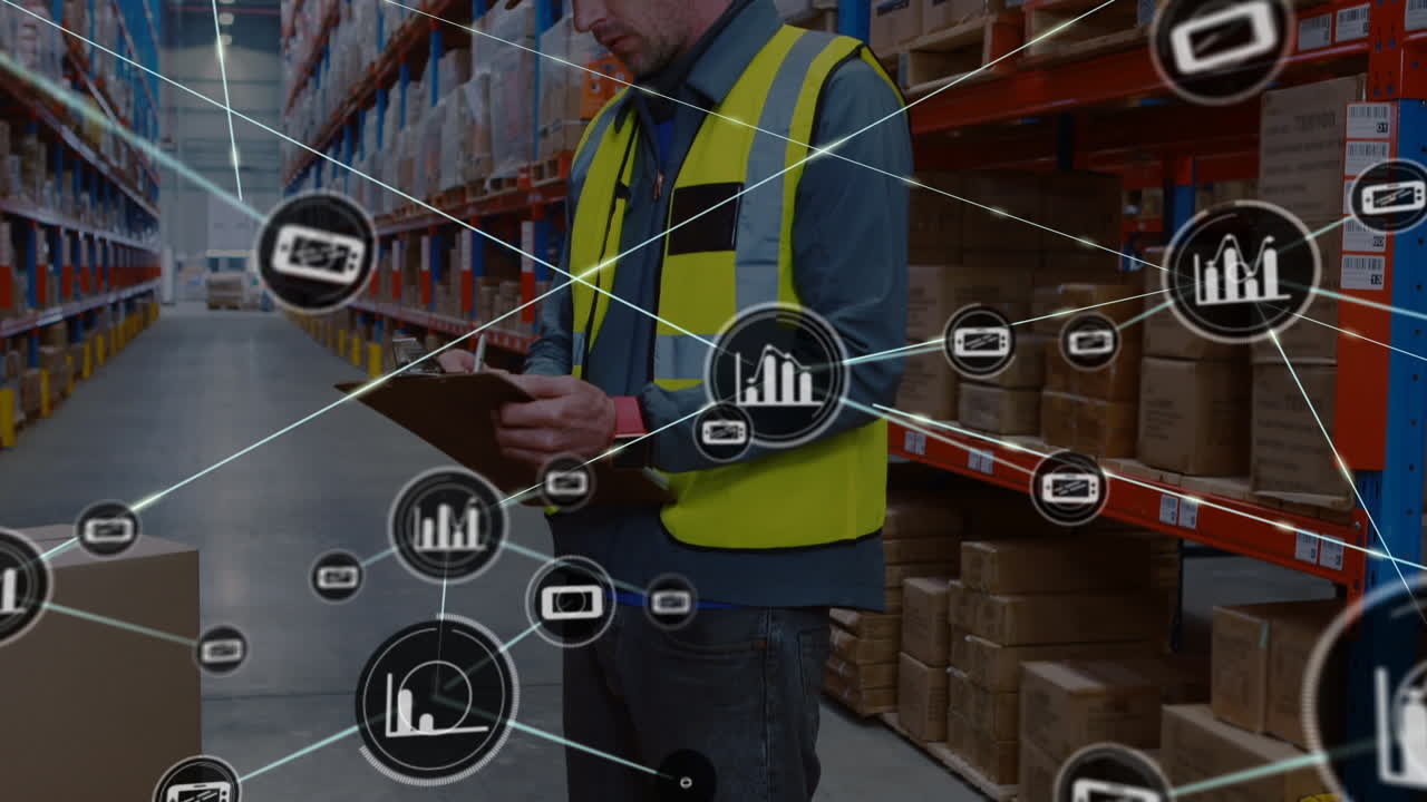 animación de una red de conexiones con iconos sobre un trabajador de almacén caucásico