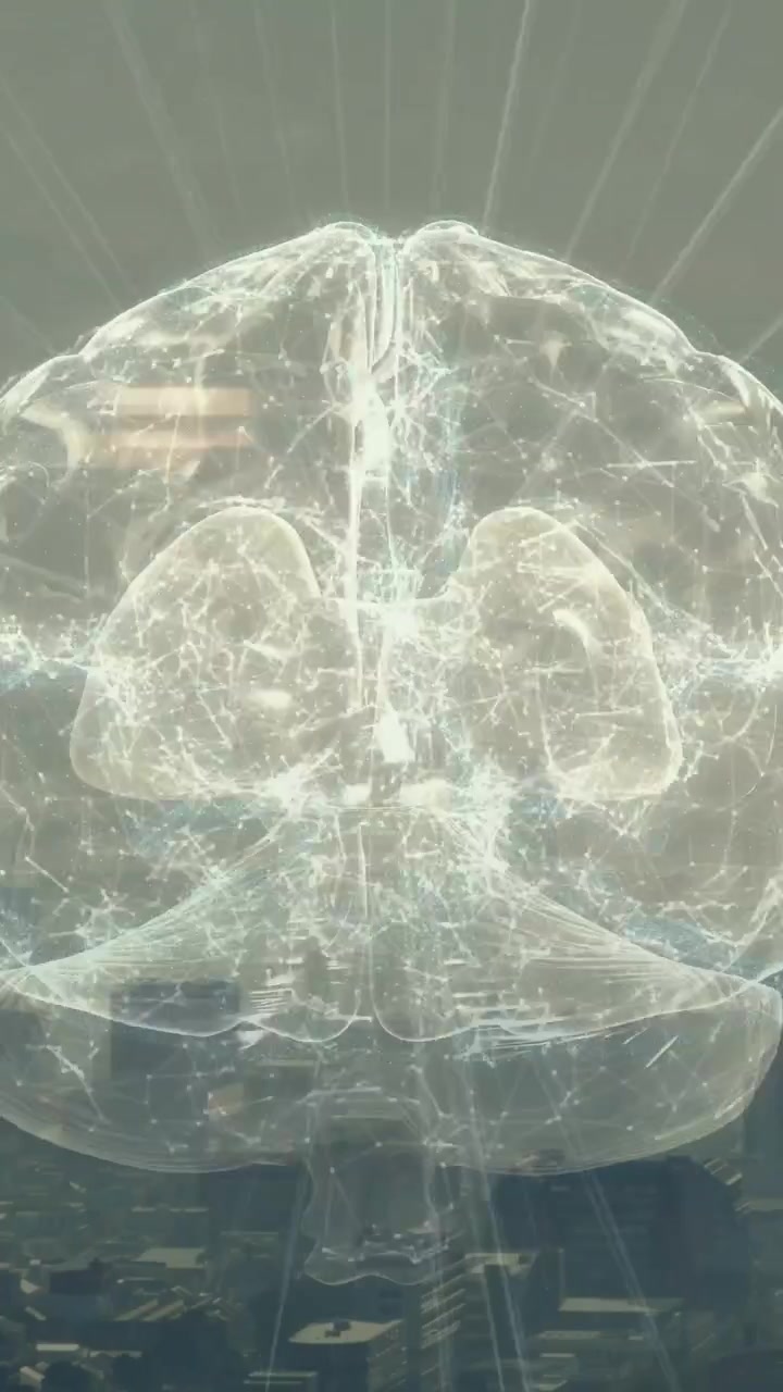 Video verticale: Raggi che cadono che avviano un cervello olografico che ruota e pulsa, mostrando il suo nucleo sopra lo skyline.