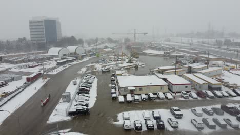 vista de pájaros invernales sobre la zona industrial de la ciudad de mississauga en canadá