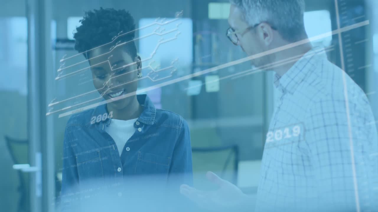 animación del procesamiento de datos sobre diversas personas de negocios en la oficina