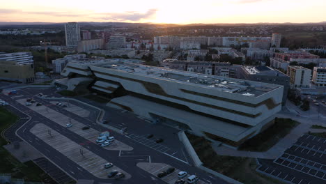 Pierrevives-Bibliothek-Montpellier-Sonnenuntergang-Luftaufnahme-Modernes-Architekturgebäude