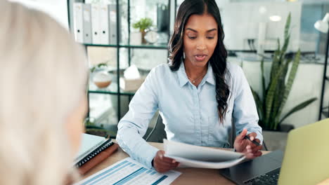 Business-woman,-financial-advisor-and-laptop